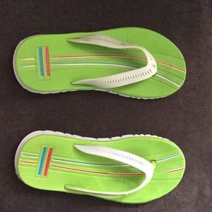 Super comfortable size 6 sandals